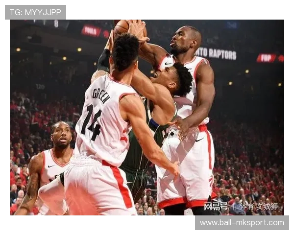 雄鹿板凳深度惊人，替补球员多点开花，雄鹿扳平