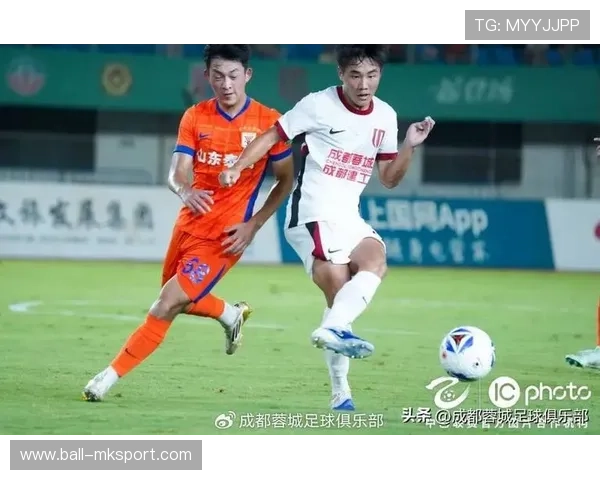 成都蓉城帅惟浩中场连续传切制造机会，展现战术魅力